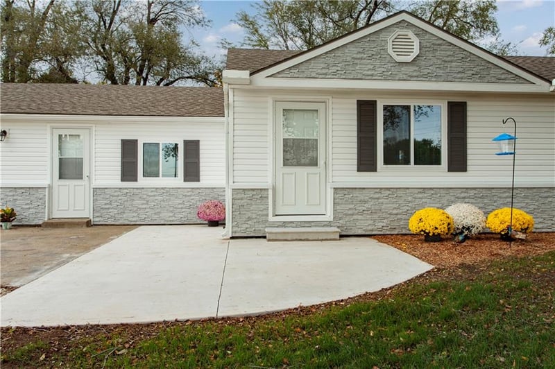730 Cambridge Rd, Belton, MO 64012