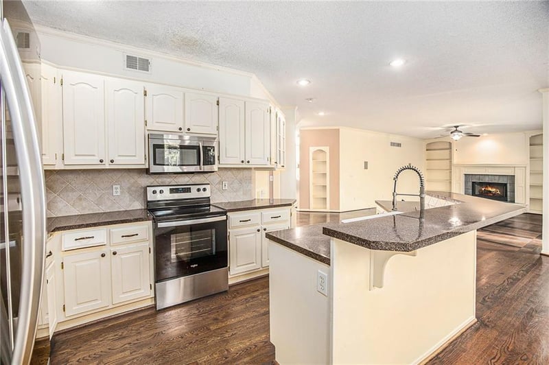 11308 143rd Ter, Overland Park, KS 66221