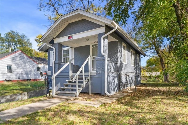 7325 Walrond Ave, Kansas City, MO 64132