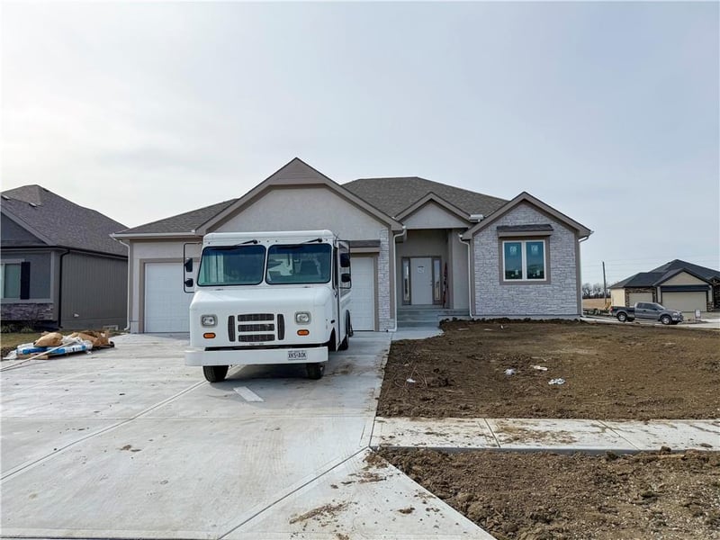 12800 Foxborough Ct, Lee's Summit, MO 64086