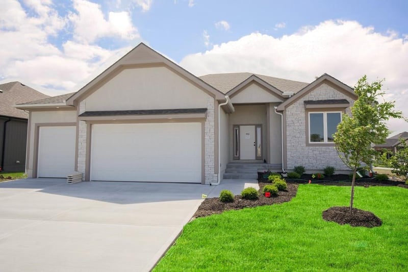 12800 Foxborough Ct, Lee's Summit, MO 64086