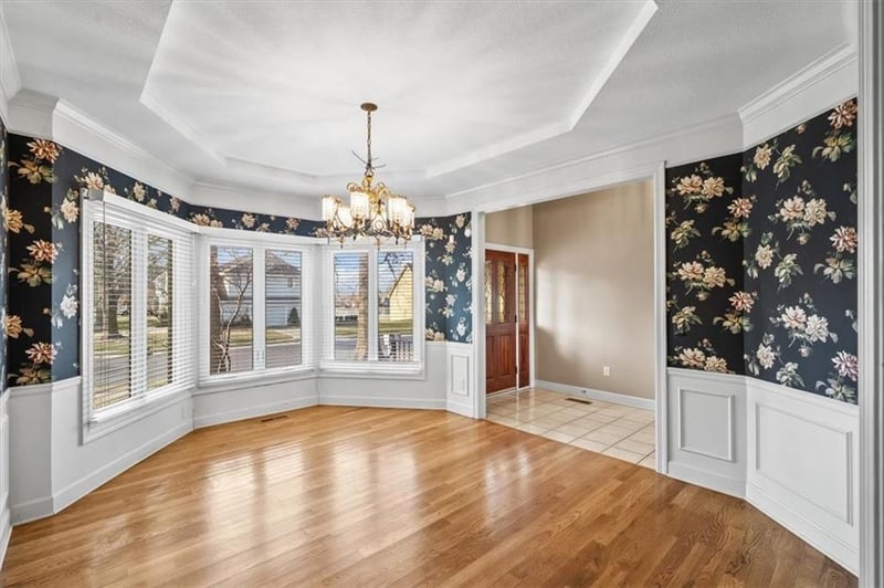 723 High Point Dr, Lee's Summit, MO 64081