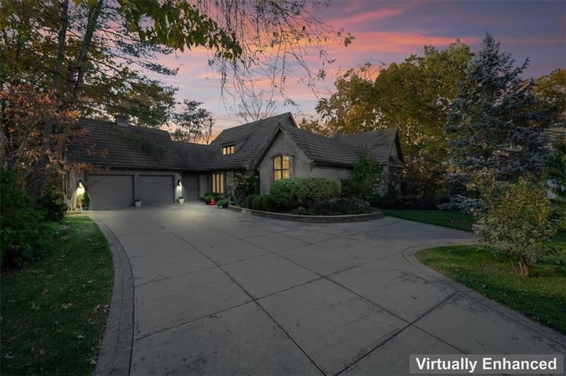 16750 S Village Dr, Loch Lloyd, MO 64012