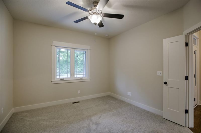 2407 177th Ter, Overland Park, KS 66085