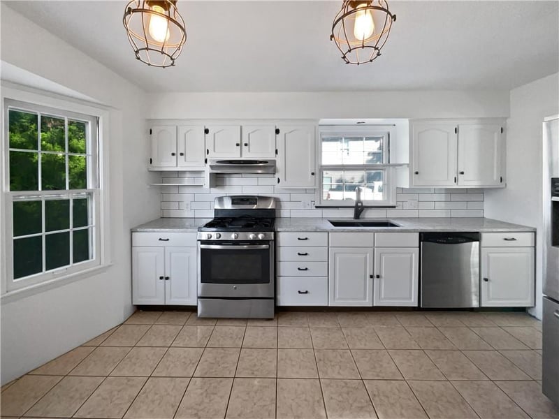 9432 Carter Dr, Overland Park, KS 66212