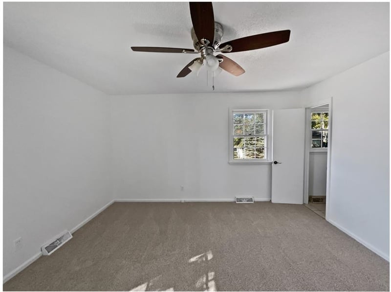 9432 Carter Dr, Overland Park, KS 66212