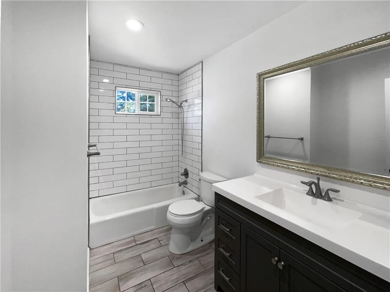 9432 Carter Dr, Overland Park, KS 66212