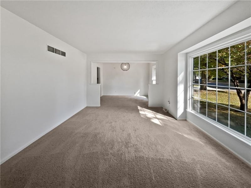 9432 Carter Dr, Overland Park, KS 66212