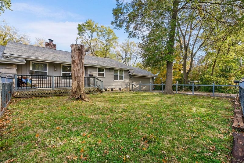 2535 Malone Dr, Kansas City, KS 66104
