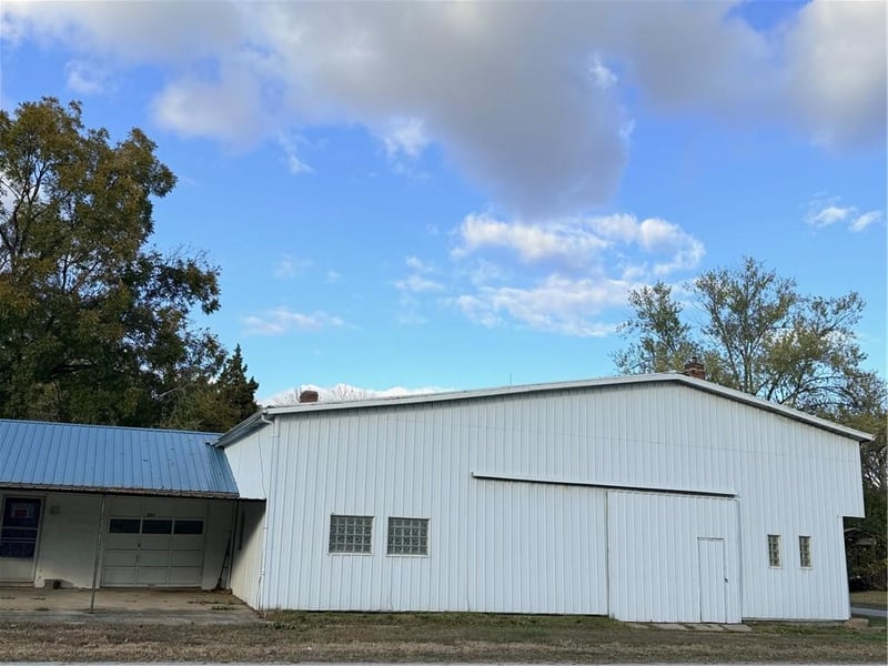 424 E Walnut St, Rich Hill, MO 64779