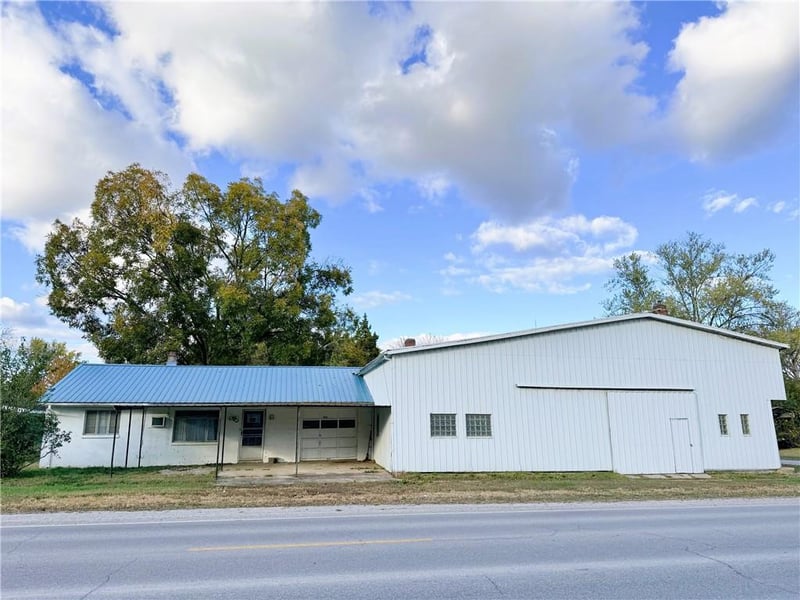 424 E Walnut St, Rich Hill, MO 64779