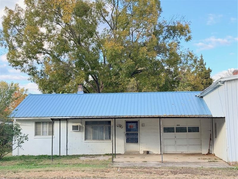 424 E Walnut St, Rich Hill, MO 64779