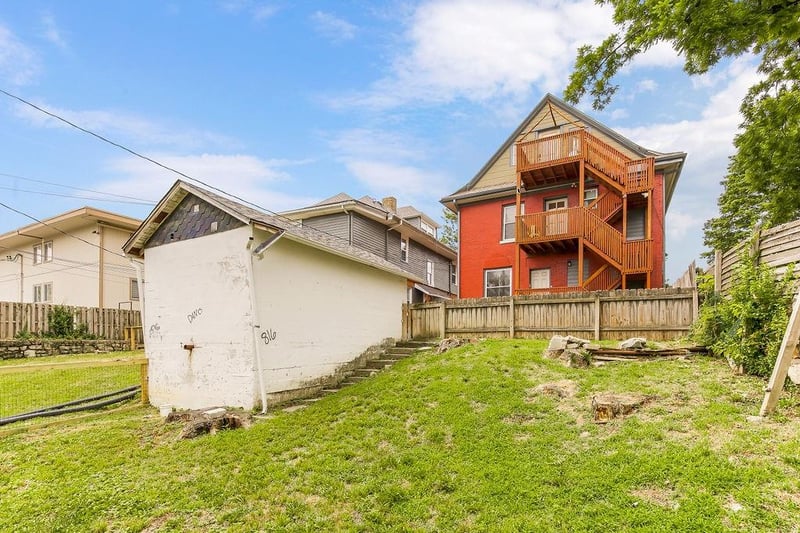 3949 Warwick Blvd, Kansas City, MO 64111