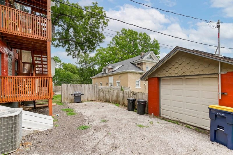 3949 Warwick Blvd, Kansas City, MO 64111