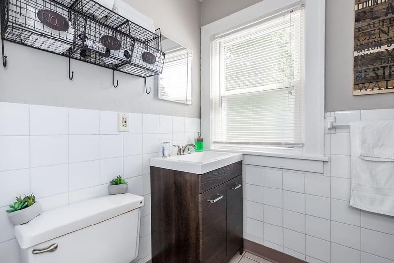 4117 Charlotte St, Kansas City, MO 64110