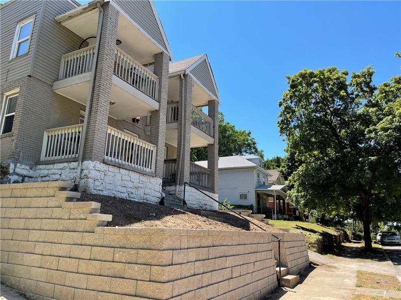4117 Charlotte St, Kansas City, MO 64110