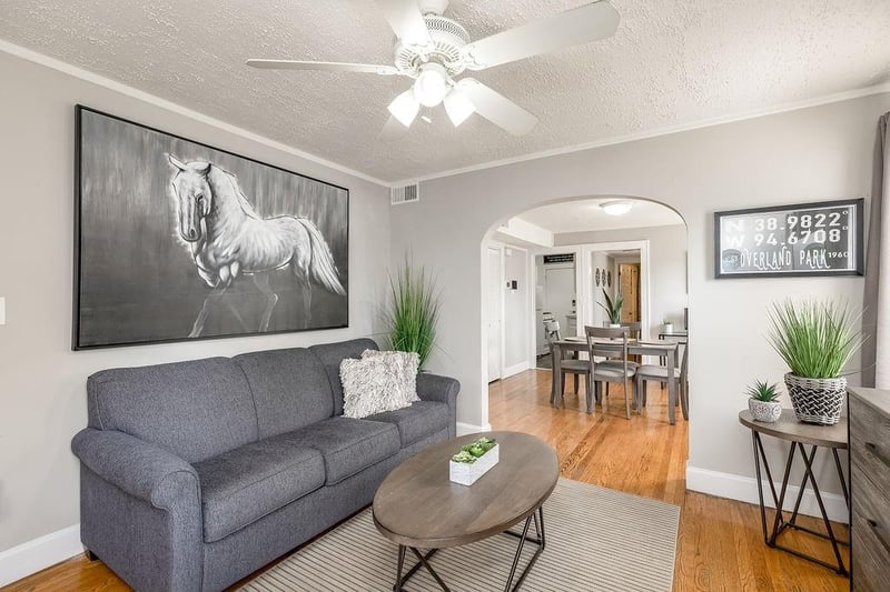 4117 Charlotte St, Kansas City, MO 64110