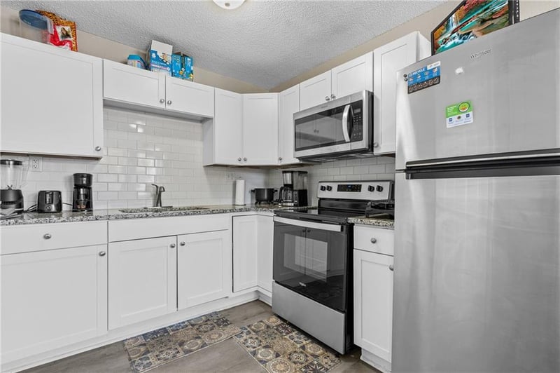 4221 Spruce Ave, Kansas City, MO 64130