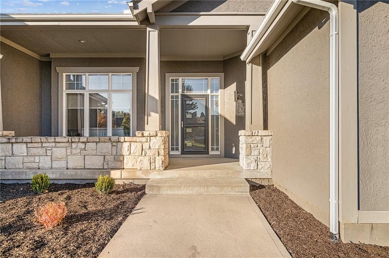 8616 Baska Ct, Lenexa, KS 66219
