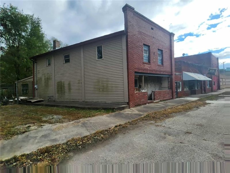 5101 Savannah Rd, St Joseph, MO 64505