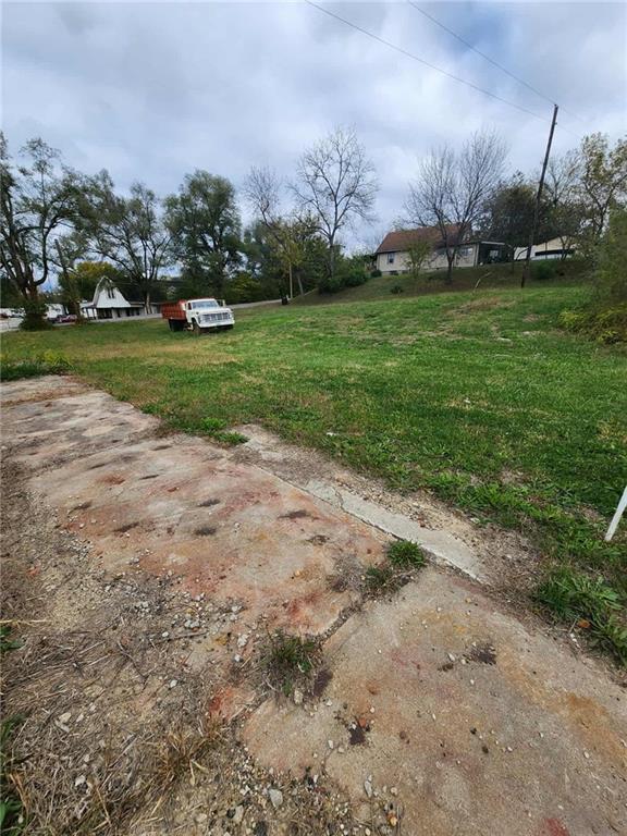 5101 Savannah Rd, St Joseph, MO 64505