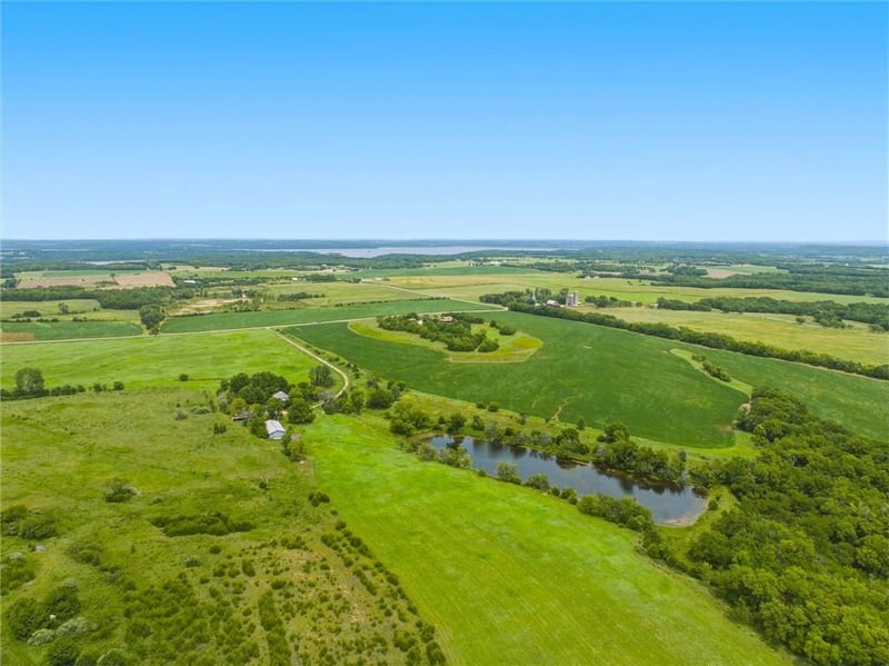 627 N 900 Rd, Lawrence, KS 66047