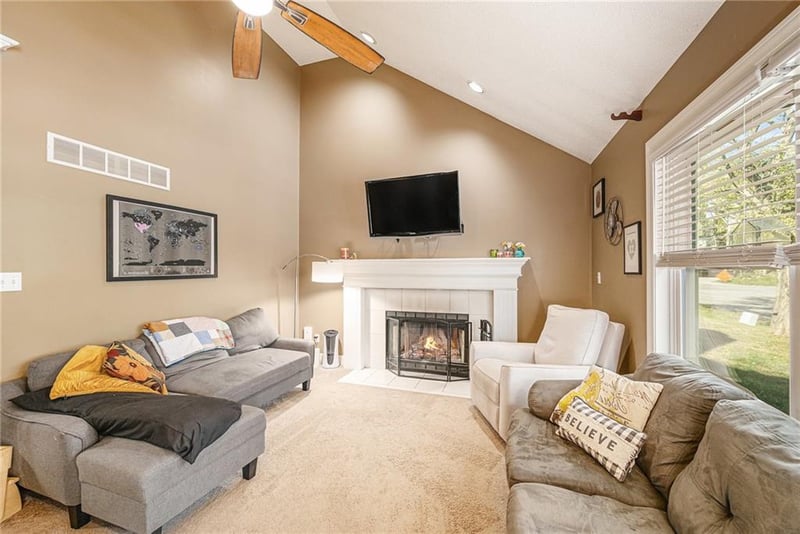 3542 Rock Creek Dr, Kansas City, MO 64116