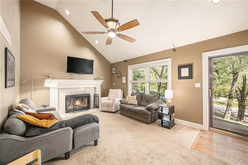 3542 Rock Creek Dr, Kansas City, MO 64116