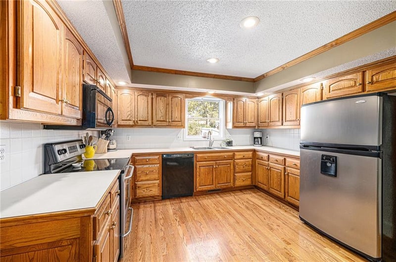 3542 Rock Creek Dr, Kansas City, MO 64116