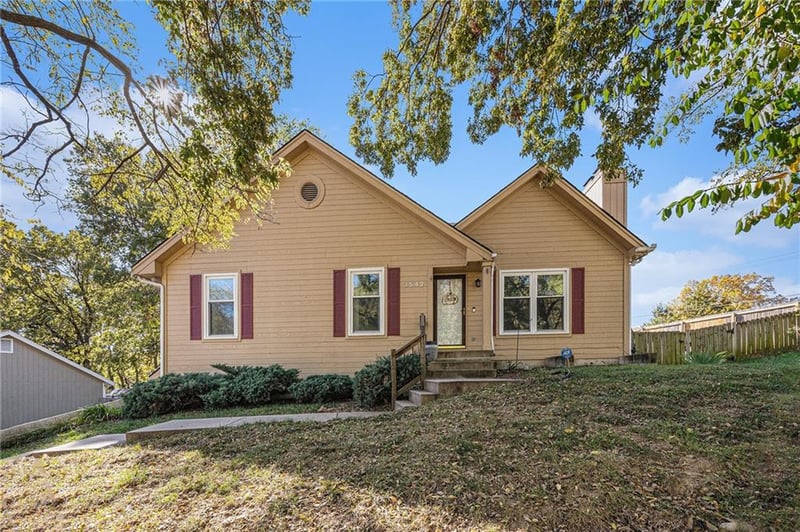 3542 Rock Creek Dr, Kansas City, MO 64116