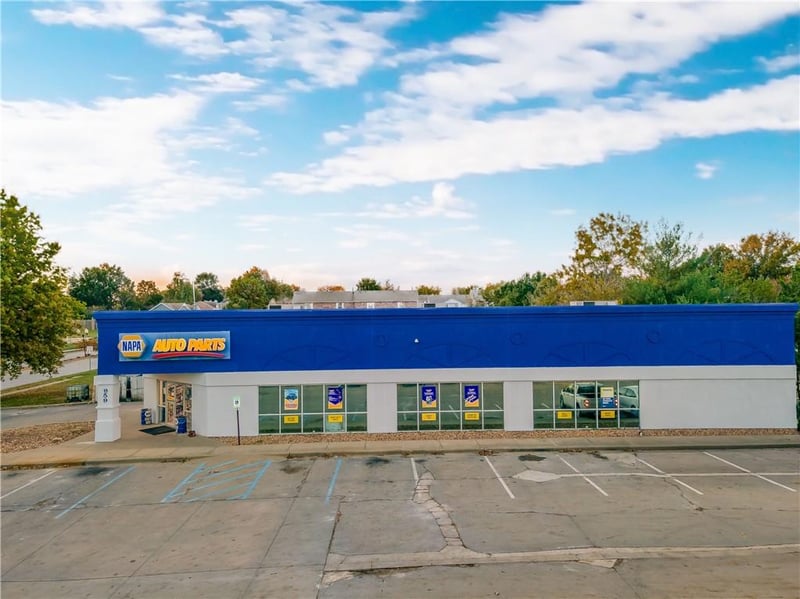 959 SE Oldham Pw, Lee's Summit, MO 64081