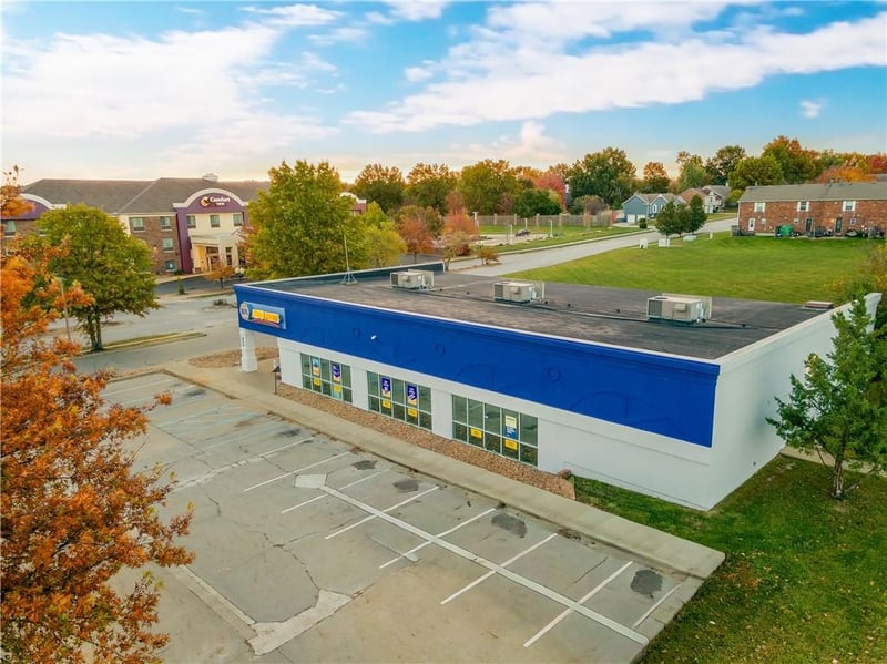 959 SE Oldham Pw, Lee's Summit, MO 64081