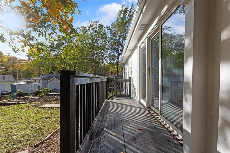 1005 62nd St, Gladstone, MO 64118