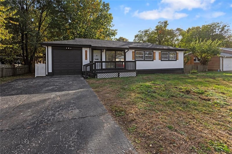 1005 62nd St, Gladstone, MO 64118