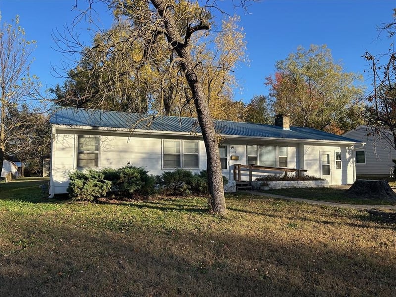 412 Prewitt St, Nevada, MO 64772