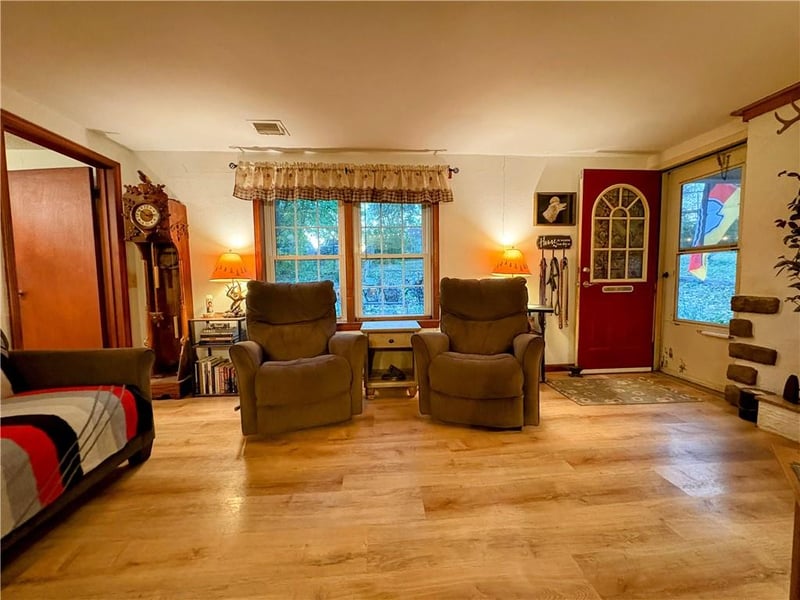 8505 Pershing Rd, Raytown, MO 64138