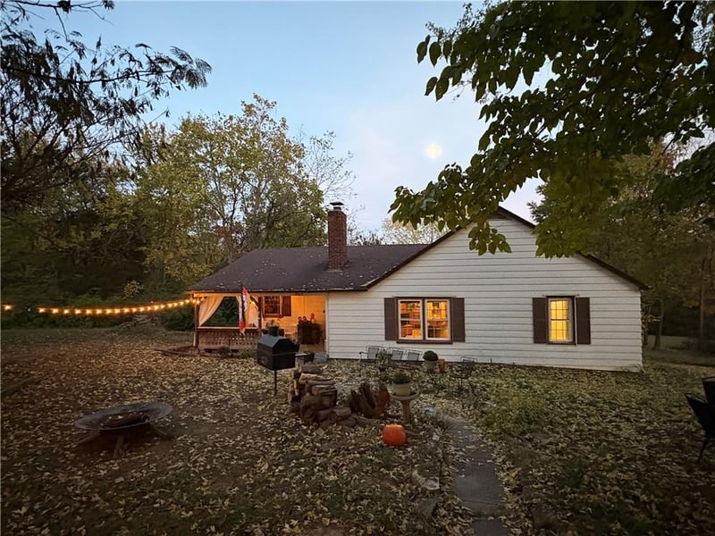 8505 Pershing Rd, Raytown, MO 64138