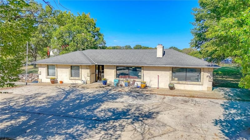 11 NE 175th Rd, Warrensburg, MO 64093
