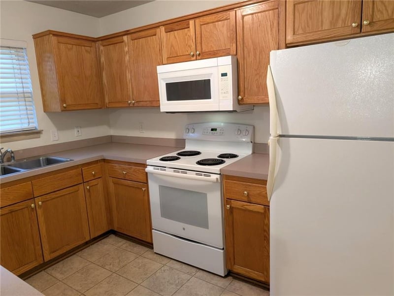 1230 Helen Ct, Eudora, KS 66025