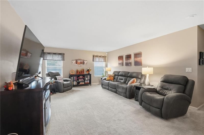 1809 Ridgewood Dr, Blue Springs, MO 64014