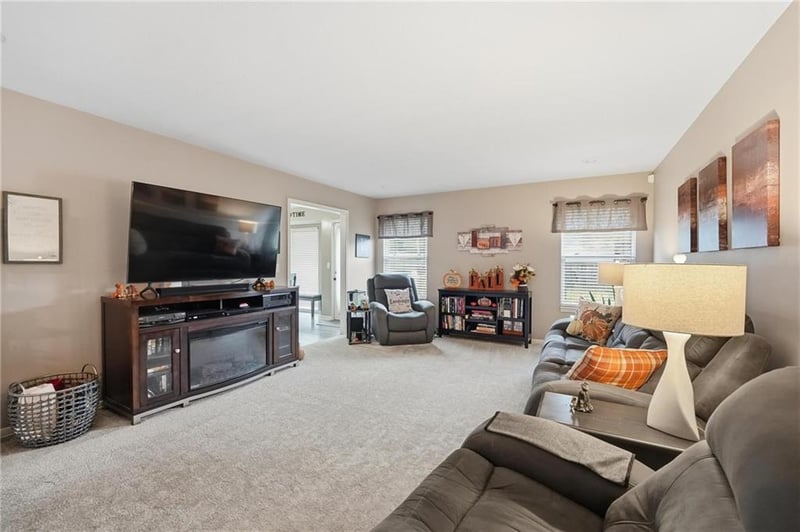 1809 Ridgewood Dr, Blue Springs, MO 64014