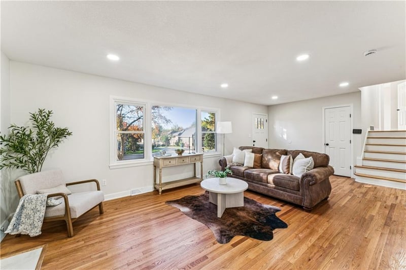 6018 102nd St, Overland Park, KS 66207