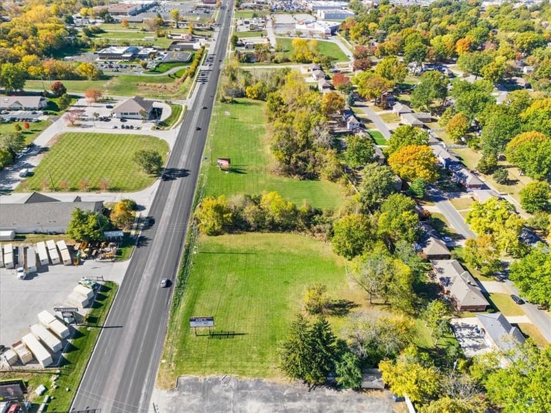 15022 Us 40 Hw, Kansas City, MO 64136