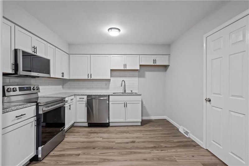 6924 Hunter St, Raytown, MO 64133