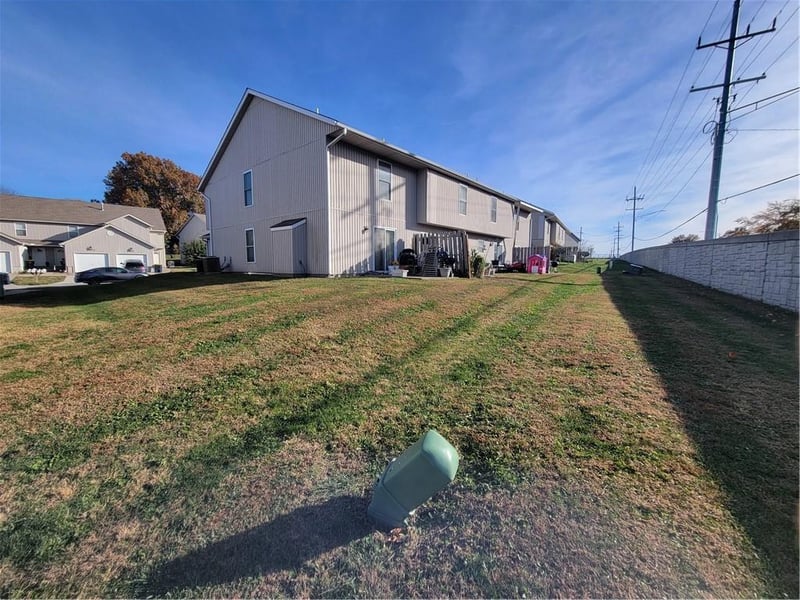 10620-10626 Locust Ct, Kansas City, MO 64155