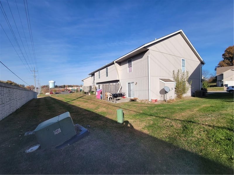 10620-10626 Locust Ct, Kansas City, MO 64155