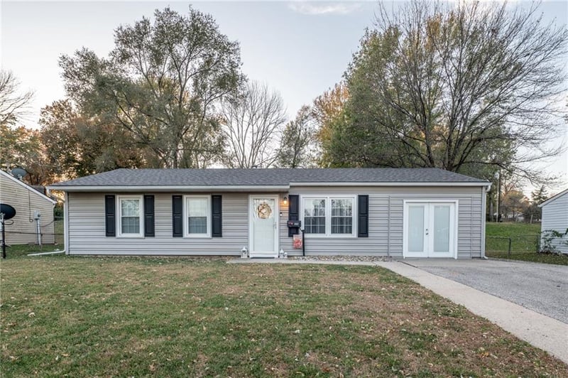 1110 Swope Dr, Independence, MO 64056