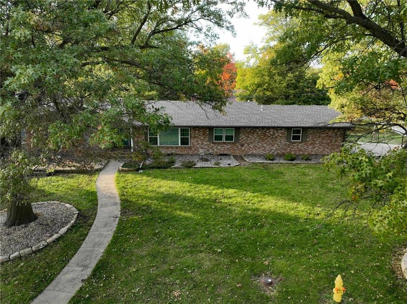 402 Minnetare Ln, Hiawatha, KS 66434