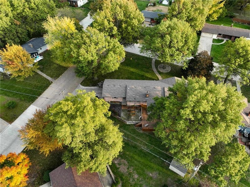 402 Minnetare Ln, Hiawatha, KS 66434