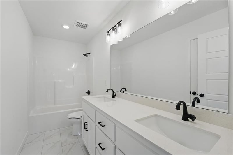 305 Amara Dr, Blue Springs, MO 64014